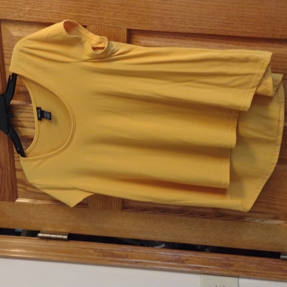 rue21 Mustard Tee Size Large